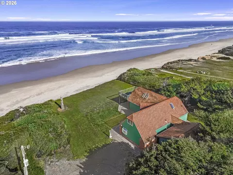 155 NW Texas St, Yachats, OR 97498