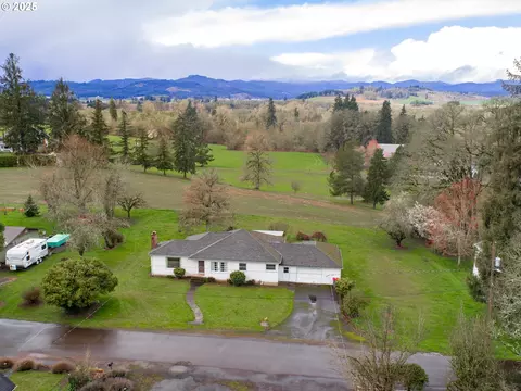 1033 S Park St, Carlton, OR 97111