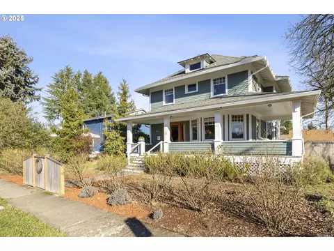 820 S River St, Newberg, OR 97132