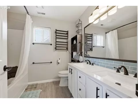 Bath - 5471 Gould Ave, Eugene, OR 97402 photo 1 of 3