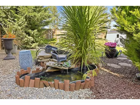 Exterior - 5471 Gould Ave, Eugene, OR 97402 photo 7 of 11