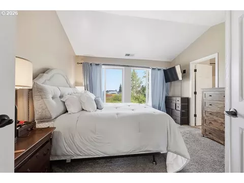 Bedroom - 5471 Gould Ave, Eugene, OR 97402 photo 2 of 3
