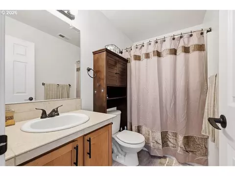 Bath - 5471 Gould Ave, Eugene, OR 97402 photo 3 of 3