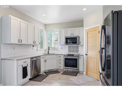 Kitchen - 5471 Gould Ave, Eugene, OR 97402 photo 2 of 2