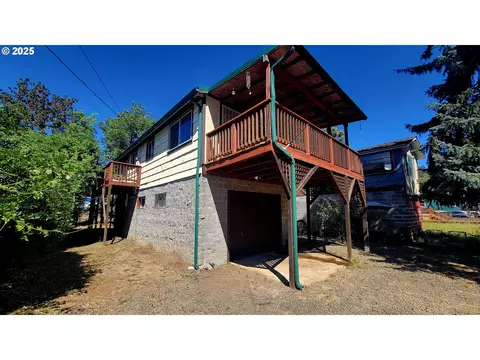 185 SE Mill St, Myrtle Creek, OR 97457