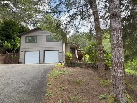 1140 Shon Sta Way, Coos Bay, OR 97420