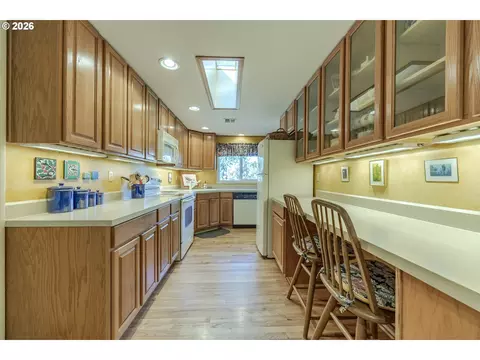 Kitchen - 3377 Onyx Pl, Eugene, OR 97405 photo 1 of 7