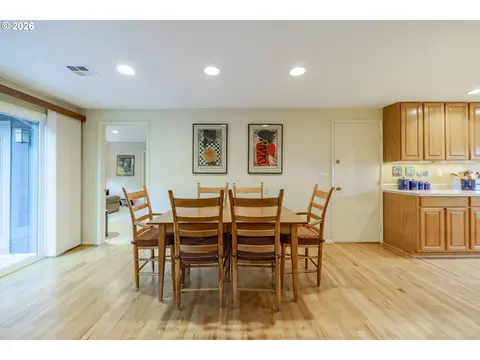 Dining - 3377 Onyx Pl, Eugene, OR 97405 photo 1 of 2