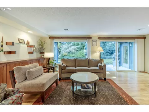Living - 3377 Onyx Pl, Eugene, OR 97405 photo 7 of 8