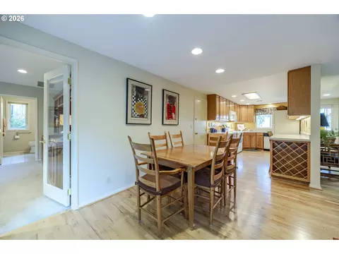 Dining - 3377 Onyx Pl, Eugene, OR 97405 photo 2 of 2