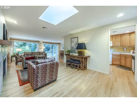 Living - 3377 Onyx Pl, Eugene, OR 97405 photo 2 of 8