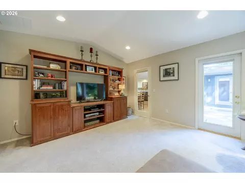 Living - 3377 Onyx Pl, Eugene, OR 97405 photo 8 of 8