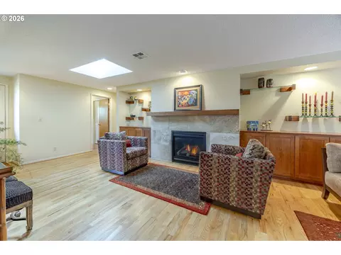 Living - 3377 Onyx Pl, Eugene, OR 97405 photo 4 of 8