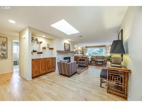 Living - 3377 Onyx Pl, Eugene, OR 97405 photo 1 of 8