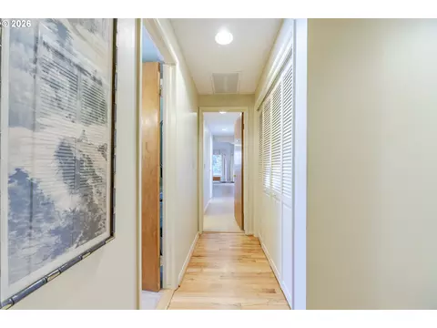Entry Way - 3377 Onyx Pl, Eugene, OR 97405 photo 2 of 3