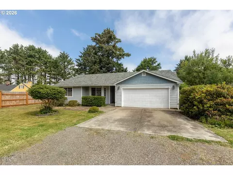 1925 NW 38th St, Lincoln City, OR 97367