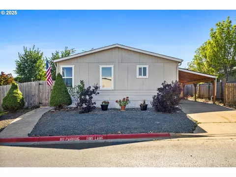 1015 Oak St #15, Silverton, OR 97381
