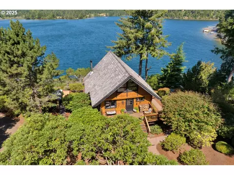5343 Leavitt Loop, Florence, OR 97439