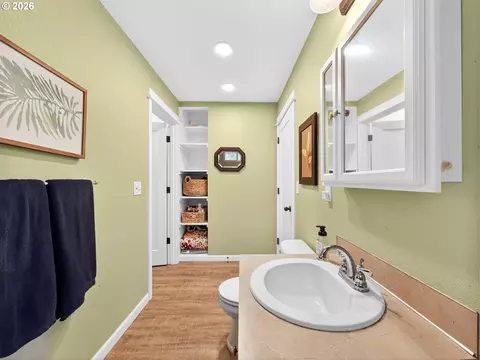 Bath - 1130 NW 1st St, Gresham, OR 97030 photo 4 of 4