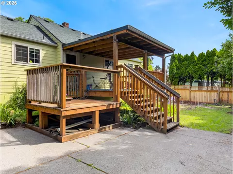 Exterior - 1130 NW 1st St, Gresham, OR 97030 photo 11 of 18