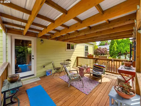 Exterior - 1130 NW 1st St, Gresham, OR 97030 photo 12 of 18