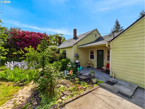 Exterior - 1130 NW 1st St, Gresham, OR 97030 photo 3 of 18