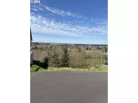 2198 Middle Fork Cir, Seaside, OR 97138