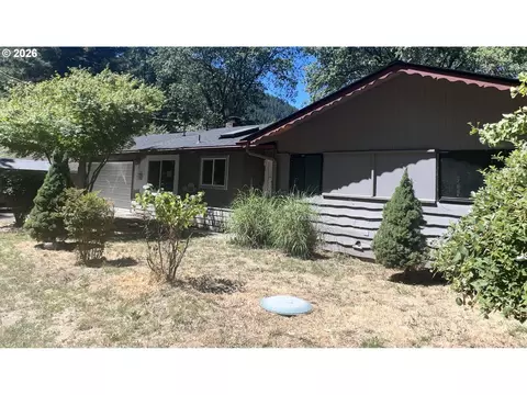 344 Peckerwood Ln, Grants Pass, OR 97527