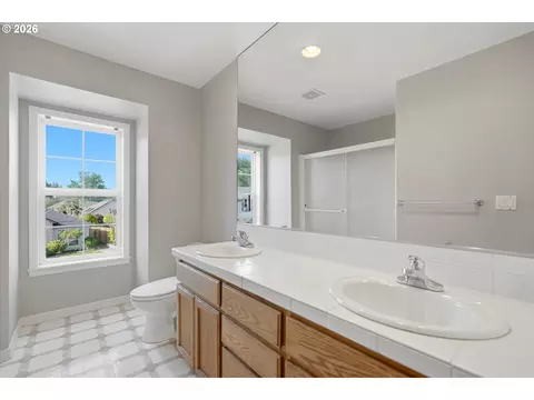 Bath - 328 SW 38th Loop, Gresham, OR 97080 photo 3 of 3