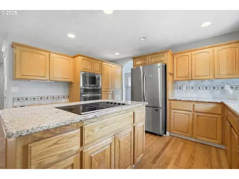 Kitchen - 328 SW 38th Loop, Gresham, OR 97080 photo 3 of 5