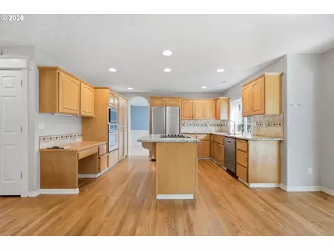 Kitchen - 328 SW 38th Loop, Gresham, OR 97080 photo 5 of 5
