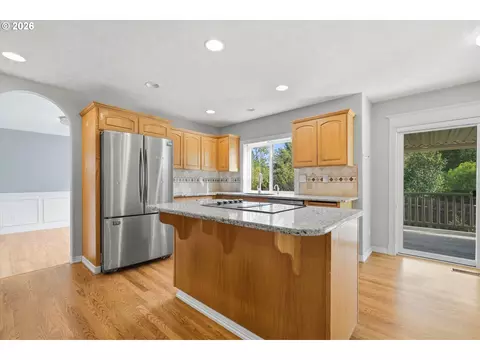 Kitchen - 328 SW 38th Loop, Gresham, OR 97080 photo 2 of 5
