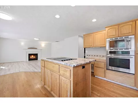 Kitchen - 328 SW 38th Loop, Gresham, OR 97080 photo 4 of 5