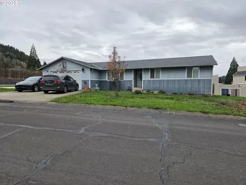 830 W Kenwood St, Roseburg, OR 97471