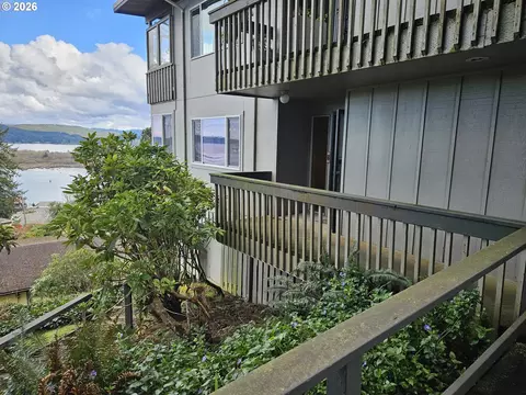 290 N 3rd Ct #1, Coos Bay, OR 97420