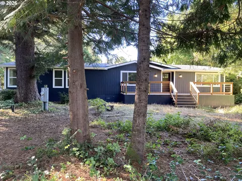 4800 Rhododendron Loop, Florence, OR 97439