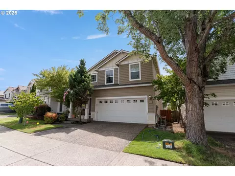 5037 NE Schoeler Cir, Hillsboro, OR 97124