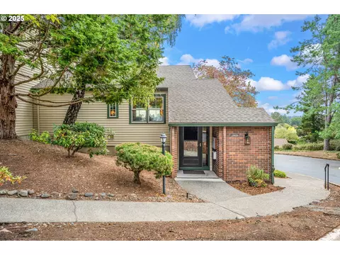 12625 SW Prince Edward Ct #B, King City, OR 97224