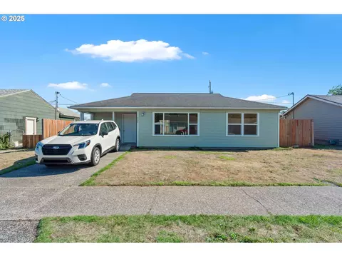 1557 Hayes St, North Bend, OR 97459