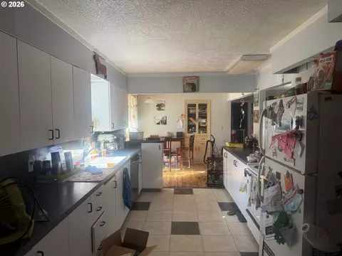 Kitchen - 3131 SE 282nd Ave, Gresham, OR 97080 photo 3 of 3