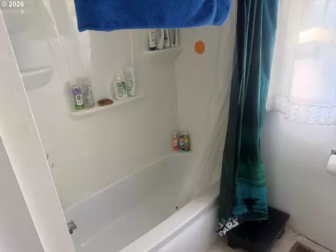 Bath - 3131 SE 282nd Ave, Gresham, OR 97080 photo 2 of 3