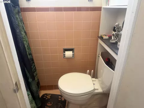Bath - 3131 SE 282nd Ave, Gresham, OR 97080 photo 3 of 3