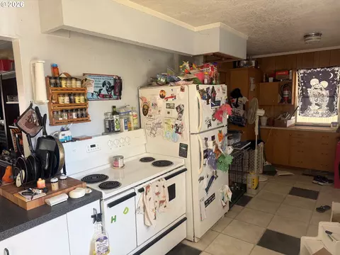 Kitchen - 3131 SE 282nd Ave, Gresham, OR 97080 photo 2 of 3