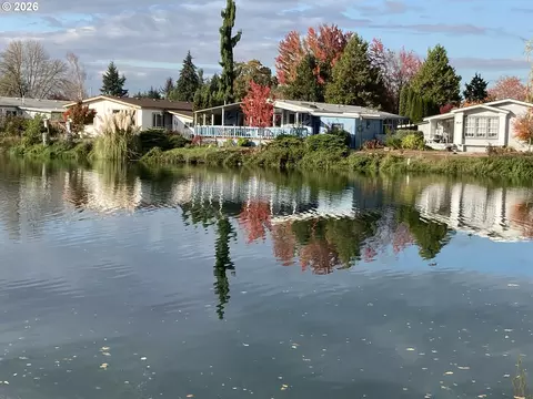 1800 Lakewood Ct #140, Eugene, OR 97402