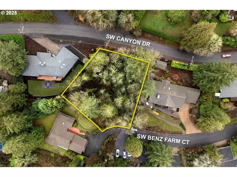 6750 SW Canyon Dr, Portland, OR 97225