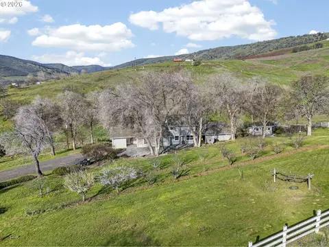 3465 Three Mile Rd, The Dalles, OR 97058