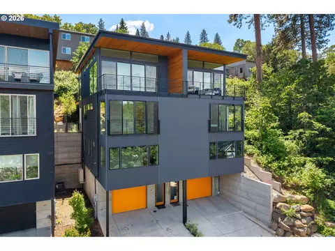 51 Sherman Ave, Hood River, OR 97031