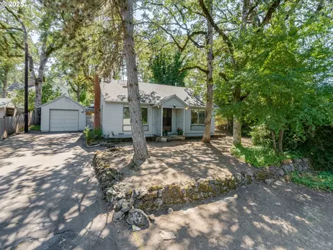 1416 Laurel St, Lake Oswego, OR 97034