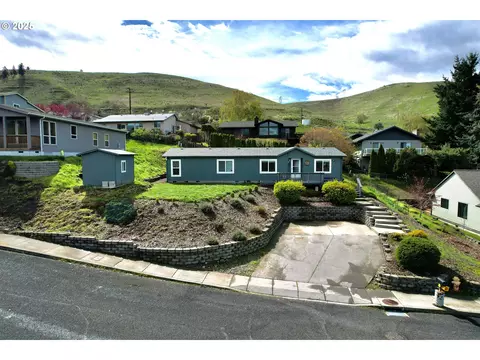 2420 E 17th St, The Dalles, OR 97058