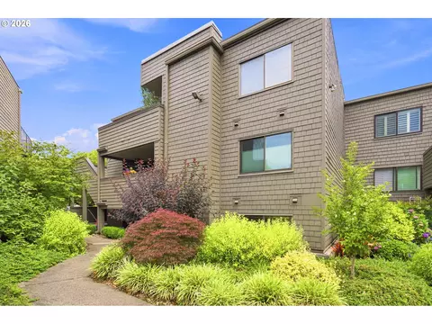 5620 S Riverside Ln #1, Portland, OR 97239